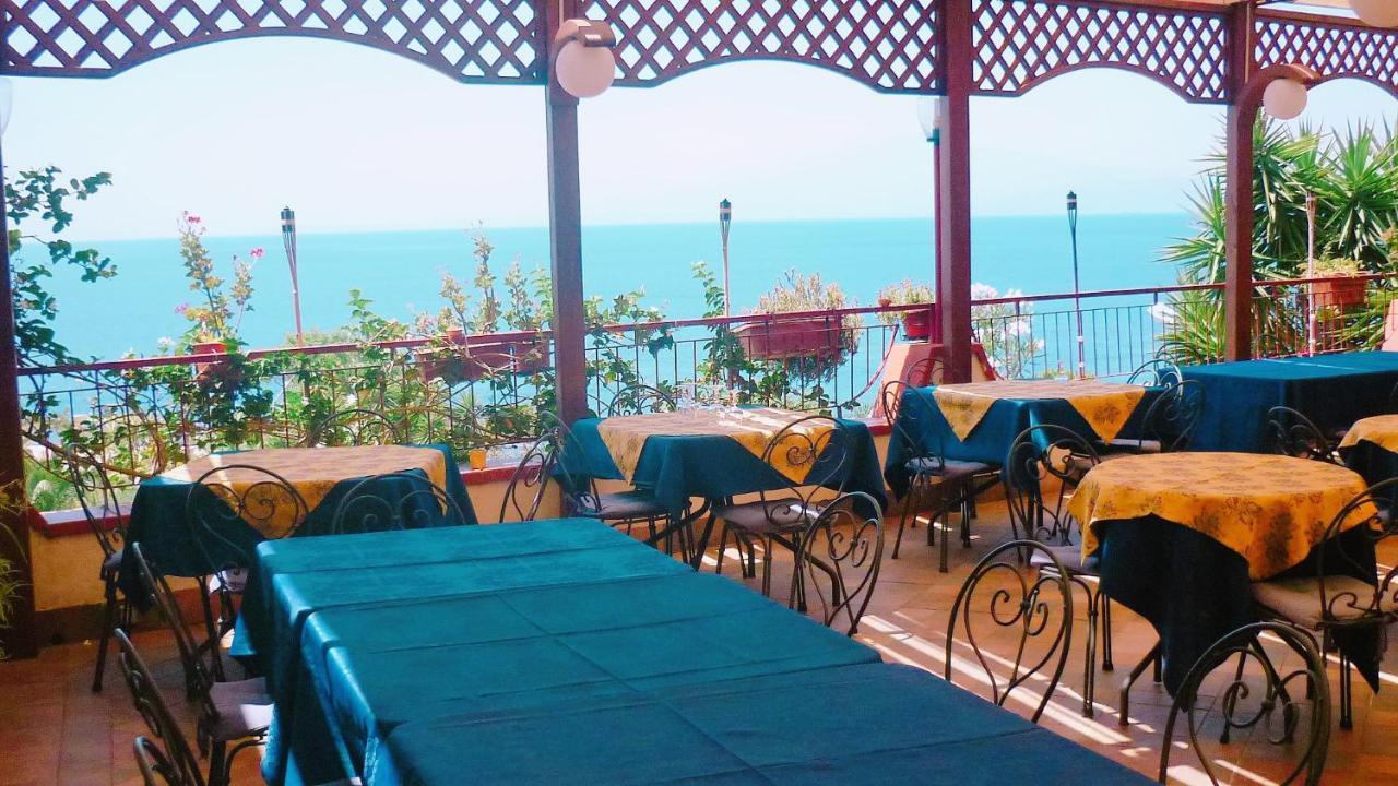 Paradiso Hotel Ristorante Riaci Capo エクステリア 写真